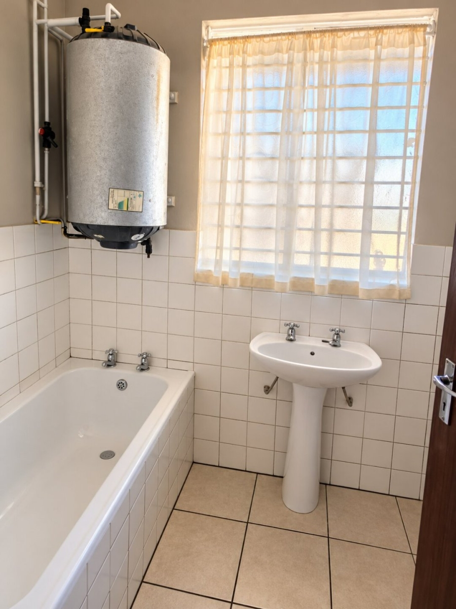 To Let  Bedroom Property for Rent in Navalsig Free State
